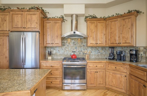 Bear Crossing House | 3BR townhouse w/balcony & hot tub