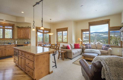 Bear Crossing House | 3BR townhouse w/balcony & hot tub