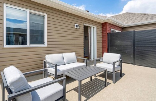 Calgary House | 3BR Townhouse with Yard, AC, Patios & Garage