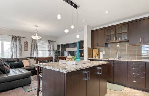 Calgary House | 3BR Townhouse with Yard, AC, Patios & Garage