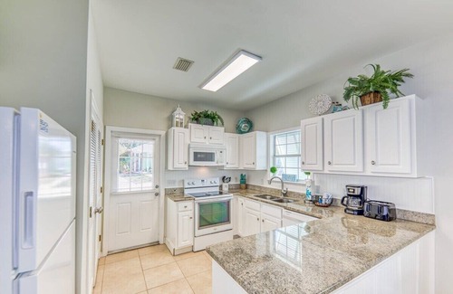 Orange Beach Villa | 3BR Villa - Close to Beach - The Wharf - Sports - Concerts