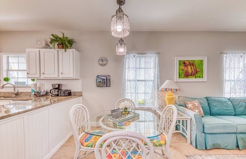 Orange Beach Villa | 3BR Villa - Close to Beach - The Wharf - Sports - Concerts