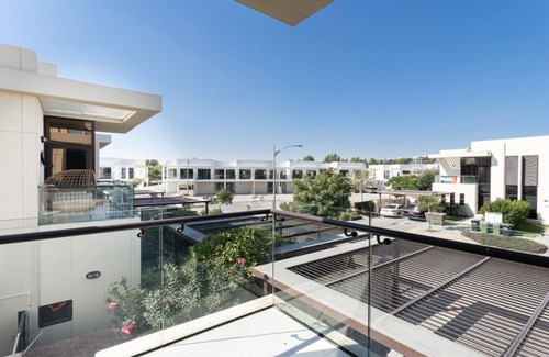 Dubai Villa | 3BR Villa in DAMAC Hills | Garden | Near Carrefour & Malibu Beach