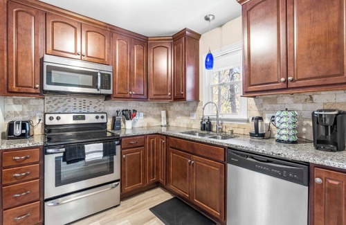 Southwest Raleigh House | 3BR with Personal TVs in Raleigh! 2 King Beds!