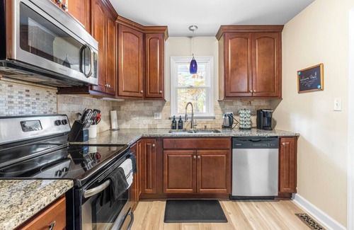Southwest Raleigh House | 3BR with Personal TVs in Raleigh! 2 King Beds!