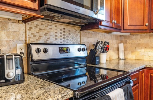 Southwest Raleigh House | 3BR with Personal TVs in Raleigh! 2 King Beds!