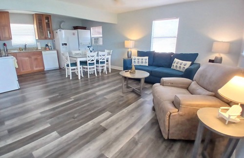 Bonita Springs Apartment | 3Mi 2 Beach Updated in 2023 Spacious Private Baths Kit Close to 20 Restaurants