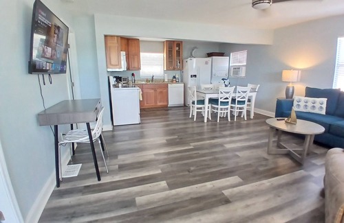 Bonita Springs Apartment | 3Mi 2 Beach Updated in 2023 Spacious Private Baths Kit Close to 20 Restaurants