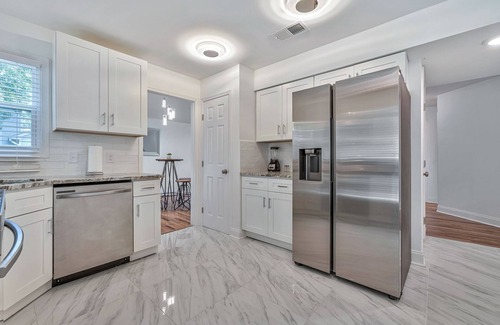 Antioch House | 3minAirport ♥ 10minDowntown ♥ FreeParking 3BD2.5BA