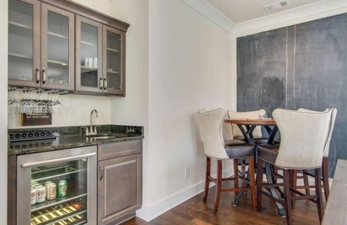 Shelby Hills House | 3mn to everything Nashville! Comfortably sleeps 12