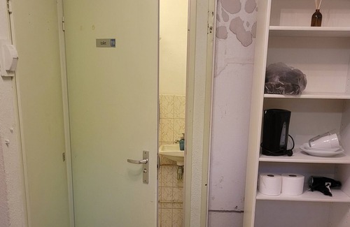 Duivendrecht House | 3mx2m studio near metro station van der Madeweg