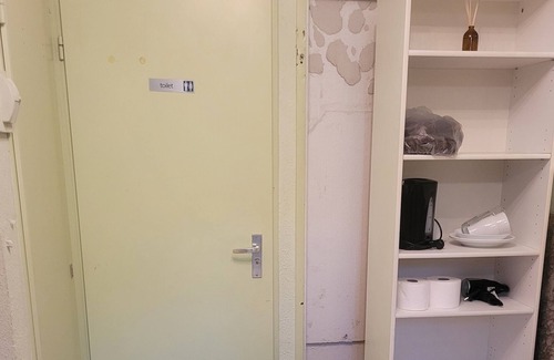 Duivendrecht House | 3mx2m studio near metro station van der Madeweg