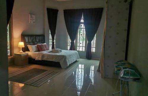 Kota Bharu House | 3R3B in Kota Bharu near Datu River