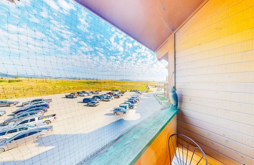 Granby Condo | 3rd-floor condo with balcony, indoor & outdoor pools, game room, gym, W/D