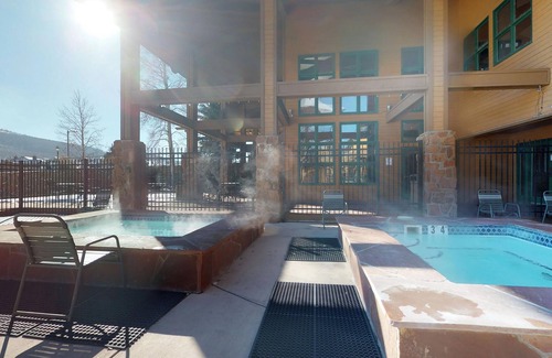 Granby Condo | 3rd-floor condo with balcony, indoor & outdoor pools, game room, gym, W/D
