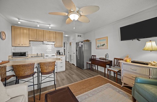 Isle of Palms Condo | 3rd Floor Oceanfront Condo! Community Pool & Pier w/1000 ft fishing pier!
