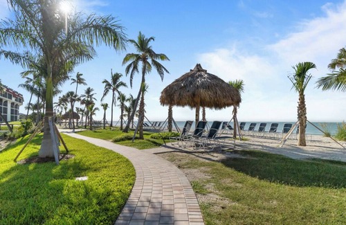 Sanibel Condo | 3rd-Floor Pointe Santo Retreat with Lake & Gulf Views | Updated 2BR/2BA Condo