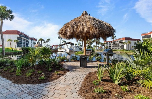 Sanibel Condo | 3rd-Floor Pointe Santo Retreat with Lake & Gulf Views | Updated 2BR/2BA Condo