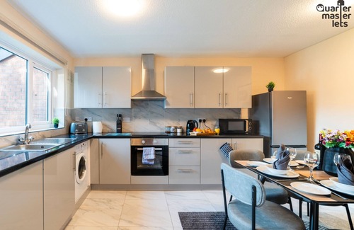 Warwick House | 3x Bedroom House (Sleeps 6x)