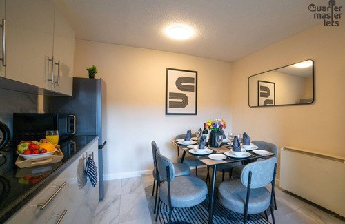 Warwick House | 3x Bedroom House (Sleeps 6x)