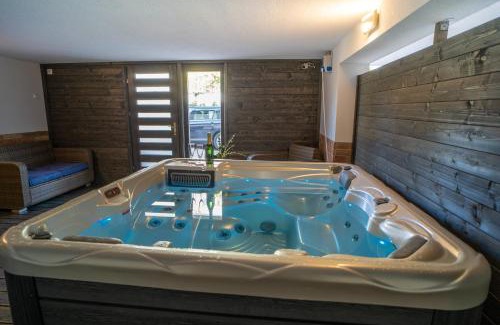 Gyula Apartment | 4 ÁSZ Deluxe Apartman