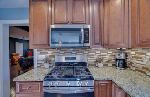 Albrightsville House | 4,000sf, Heated Pool, Sauna, Firepit, HotTub, Family Fun Loft