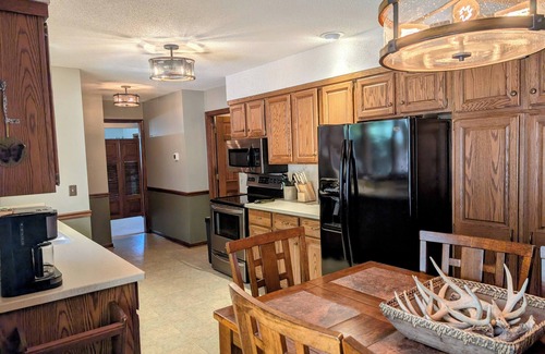 Franklin House | 4/2.5 Franklin, NC Mountain Meadows Retreat - Dog Friendly!