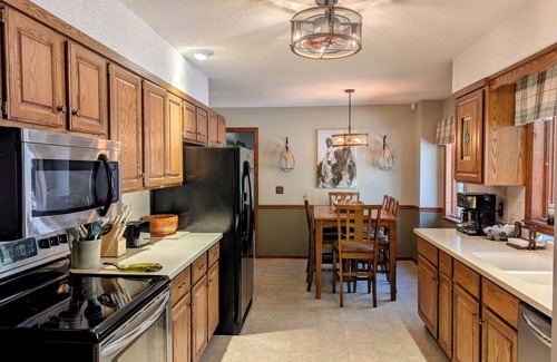 Franklin House | 4/2.5 Franklin, NC Mountain Meadows Retreat - Dog Friendly!