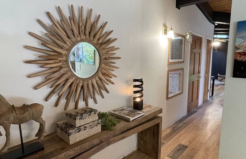 Tahoe Island Cabin | $4,200/mo-Furnished Ski Lease in South Lake Tahoe, 15 minutes to Heavenly Resort