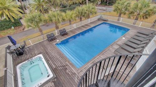 Isle of Palms House | 4 46th Avenue by AvantStay Pool Views Deck