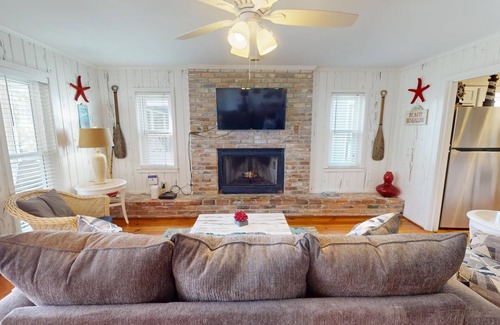 Savannah Beach House | 4-B 12th Street | Rooftop Deck, Steps to the Beach