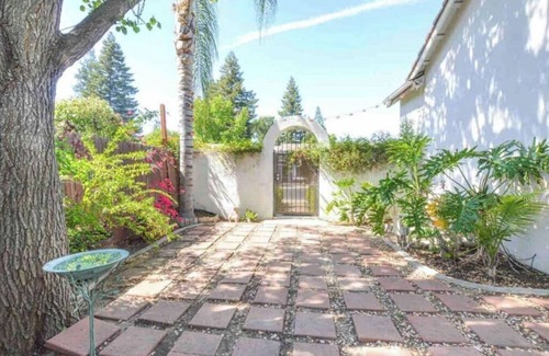 Clovis House | 4 bd 2.5 ba Near.Buchanan HS with pool; sleeps 11