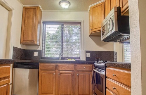Lamar Heights Area House | 4 BD | 2 B | Movie Area | Denver | Boulder | Mountains