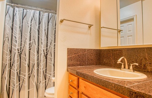 Lamar Heights Area House | 4 BD | 2 B | Movie Area | Denver | Boulder | Mountains