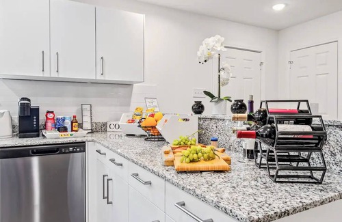 Grand Prairie House | 4 bd/2 ba Near AT&T stadium, TX Live! Six Flags, Globe Life