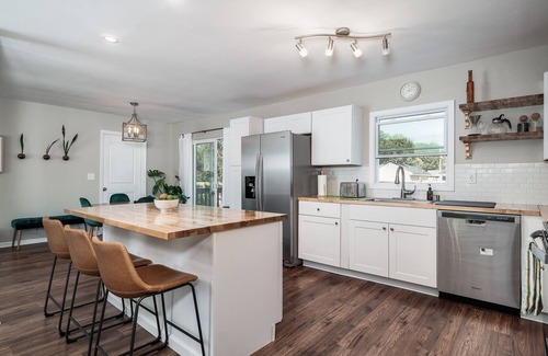 Jacksonville House | 4 BD 2 Bath Home 10 min from base