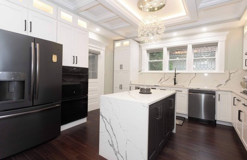 Lake Geneva House | 4 BDR Lake Geneva Estate Across from Beach!