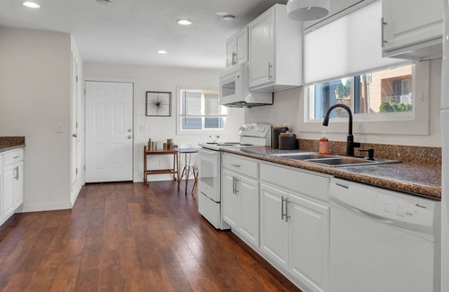 North Tabor House | 4 BDR Pet-Friendly Long Term Stays Welcome Fenced Yard