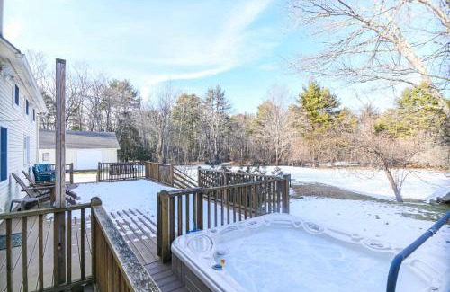 Wells House | 4 BDR with Private Hot tub Backyard and Deck