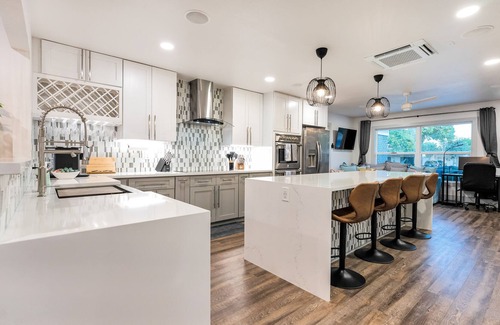 Shearer Hills - Ridgeview House | 4 Bdrm / 6 bath - Heated Pool, Mini Golf, Pool House, Theater, Games
