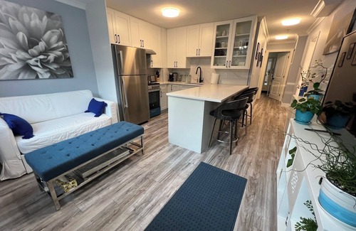 Hastings House | 4 Bdrm Contemporary City Oasis Near PNE