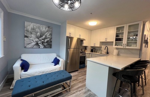 Hastings House | 4 Bdrm Contemporary City Oasis Near PNE