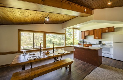 The Blue Mountains Cottage | 4 bdrm Cottage@Blue Mountain,Tyrolean Village Resorts/BBQ/Near the Village