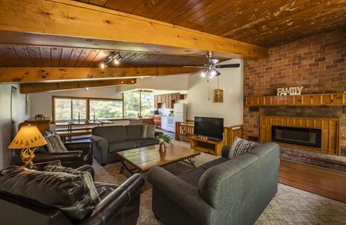 The Blue Mountains Cottage | 4 bdrm Cottage@Blue Mountain,Tyrolean Village Resorts/BBQ/Near the Village