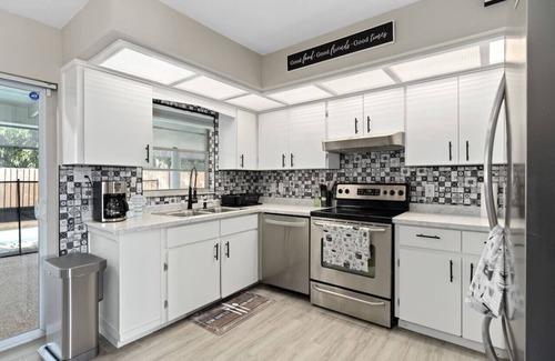 Buena Ventura Lakes House | 4 bed 2.5 bath pool home