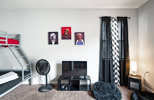 Taylor Berry House | 4 bed 2 bath renovated home