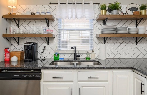 Taylor Berry House | 4 bed 2 bath renovated home