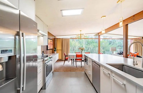 Riverview Estates House | 4 bed 3 bath Waterfront Home by Ralph Twitchell