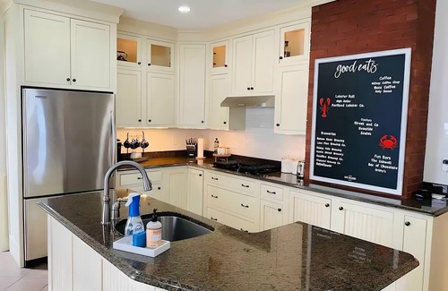 Munjoy Hill Apartment | 4 bed 4 bath home with Casco Bay views, walk to downtown Portland