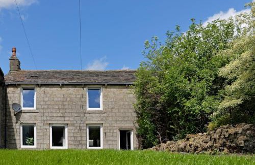 Crawshaw Booth House | 4 bed charming, Family-friendly cottage 1694
